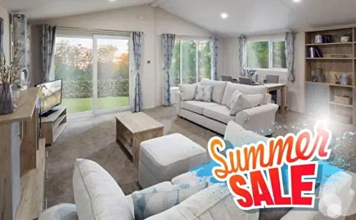 3 Bedroom Park Home For Sale In St. Leonards, Ringwood, BH24