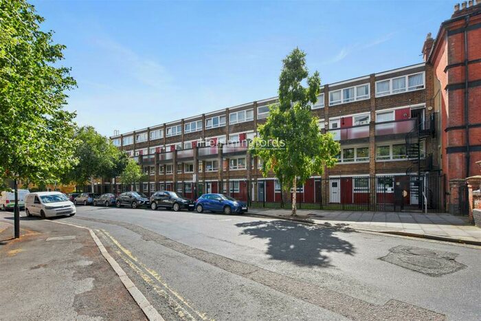 3 Bedroom Maisonette To Rent In Willow Court, Holloway, N7