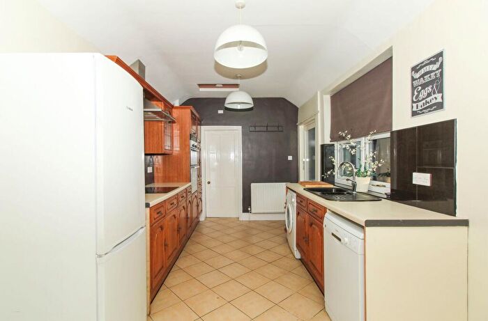 2 Bedroom End Of Terrace House To Rent In Old Hall Road, Chesterfield, S40
