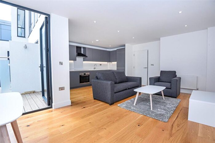 3 Bedroom Flat For Sale In Tyssen Street, London, E8