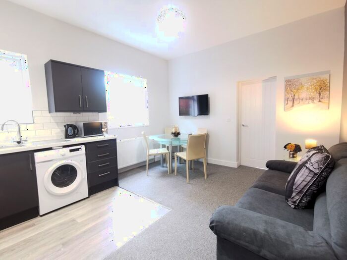 1 Bedroom Flat To Rent In Albert Street, Hull, Yorkshire, HU3