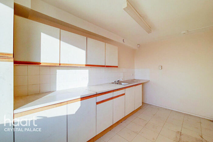 2 Bedroom Flat For Sale In Priory Crescent, London, SE19