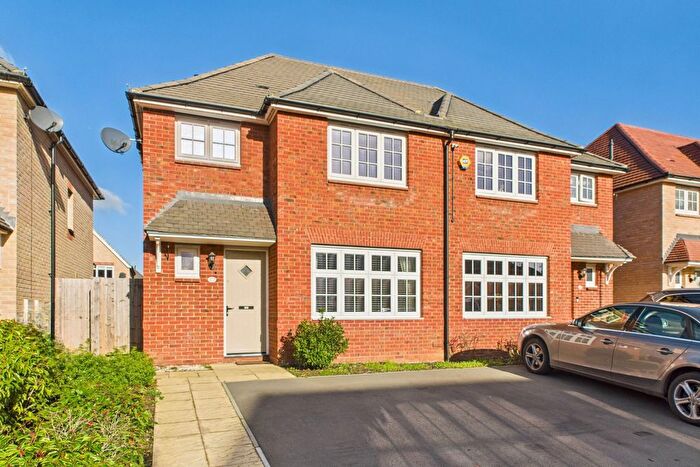 3 Bedroom Semi Detached House For Sale In Shackleton Grove, Leighton Buzzard, LU7