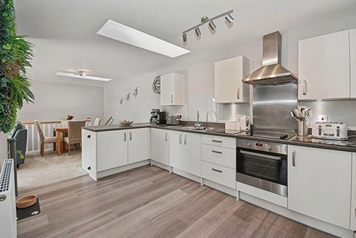 2 Bedroom Flat For Sale In Mallow Court, Dartmouth, Devon, TQ6