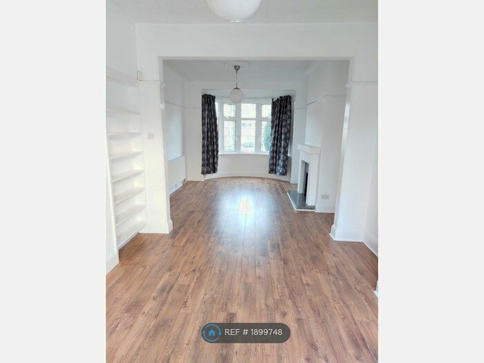 3 Bedroom End Of Terrace House To Rent In Woodfield Park Drive, Leigh-On-Sea, SS9