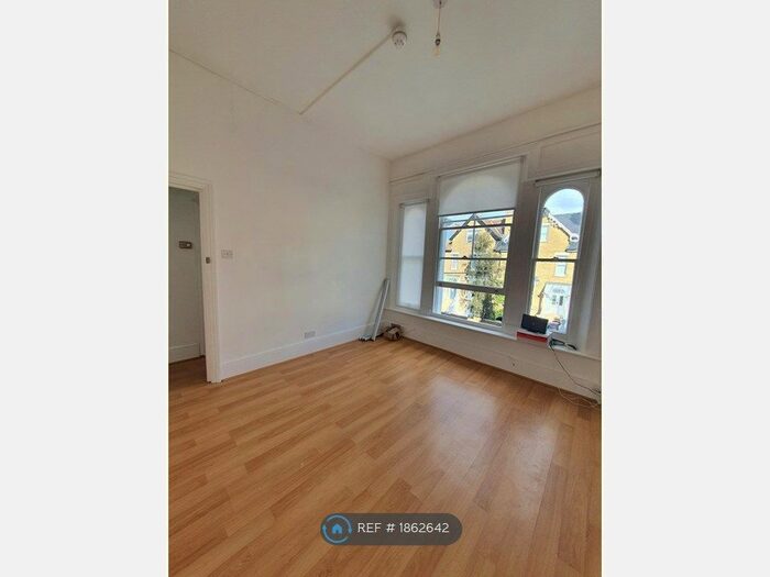 1 Bedroom Flat To Rent In Montague Road, Richmond, TW10