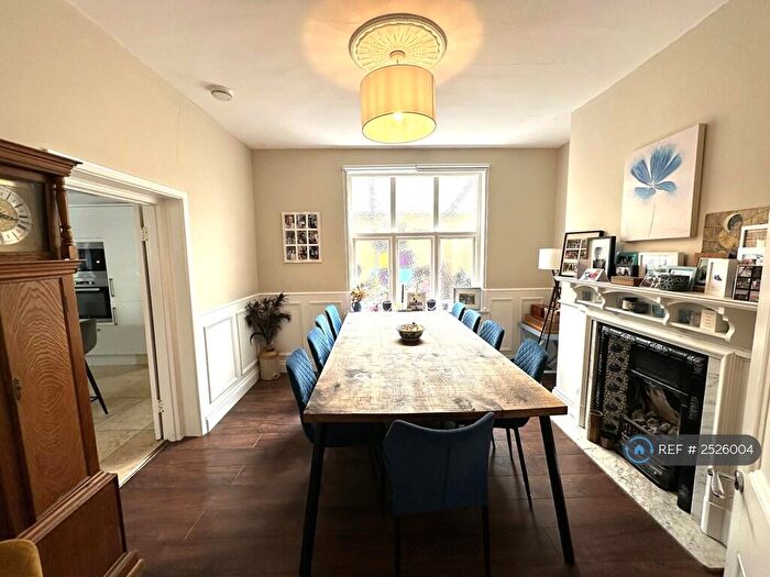5 Bedroom Semi-Detached House To Rent In Bromley Common, Bromley, BR2