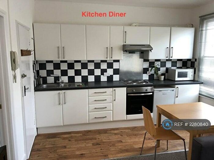 Studio To Rent In Davenant Road, London, N19