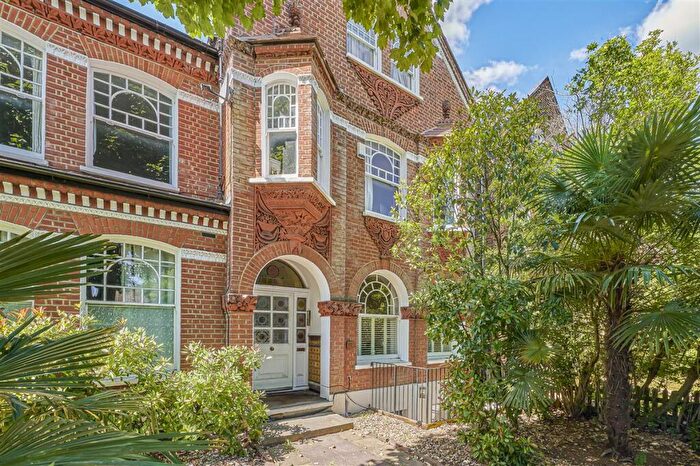 2 Bedroom Flat For Sale In Bedford Hill, SW12