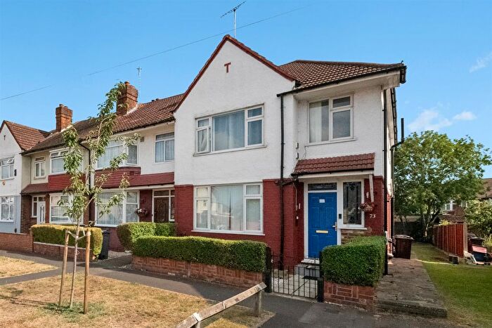 4 Bedroom End Of Terrace House For Sale In Ellerdine Road, Hounslow, TW3