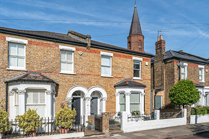 3 Bedroom Semi-Detached House For Sale In Orbel Street, London, SW11