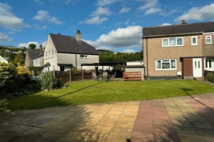 3 Bedroom Semi-Detached House To Rent In ., Bangor, LL57