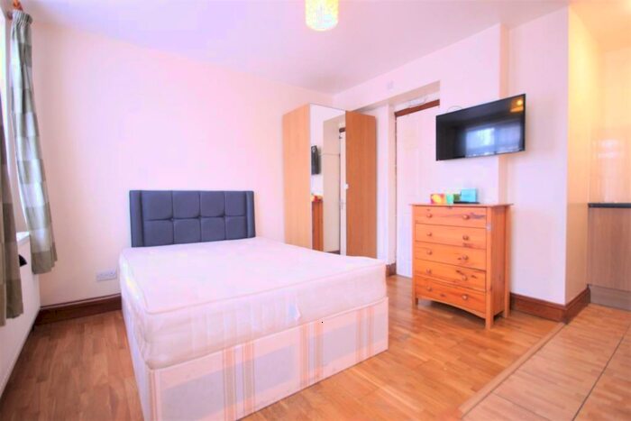 1 Bedroom Flat To Rent In Hamilton Avenue, London, N9
