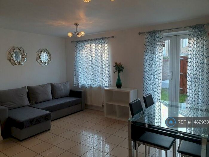 5 Bedroom End Of Terrace House To Rent In Flack End, Cambridge, CB4