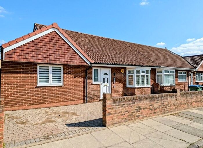 6 Bedroom Semi-Detached Bungalow To Rent In Bluefield Close, Hampton, TW12