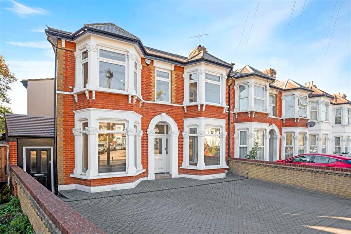 4 Bedroom End Of Terrace House For Sale In Northbrook Road, Ilford, IG1