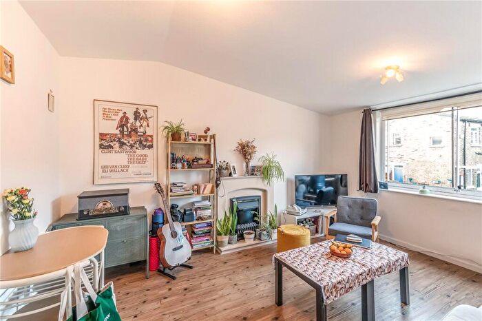 1 Bedroom Maisonette To Rent In Hindmans Road, East Dulwich, London, SE22
