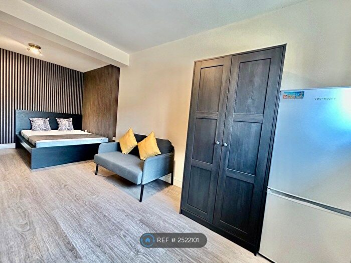 Studio To Rent In Costons Lane, Greenford, UB6