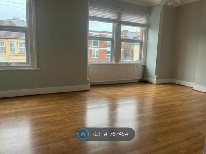 2 Bedroom Maisonette To Rent In Station Road, London, N3