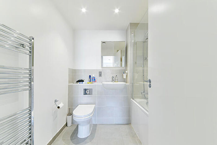 2 Bedroom Apartment To Rent In Millet Place, Pontoon Dock London, E16