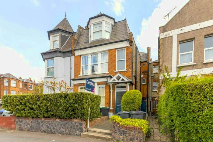 Flat To Rent In Elder Avenue, London, N8