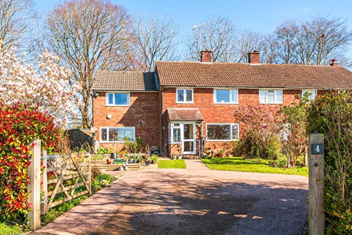 4 Bedroom Semi-Detached House For Sale In Bushey Close, Whipsnade, Dunstable, LU6