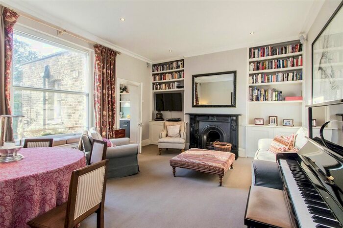 2 Bedroom Flat To Rent In Peckham Rye, East Dulwich, London, SE22