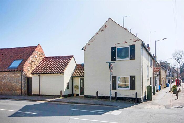3 Bedroom Semi-Detached House For Sale In Beverley Road, South Cave, HU15
