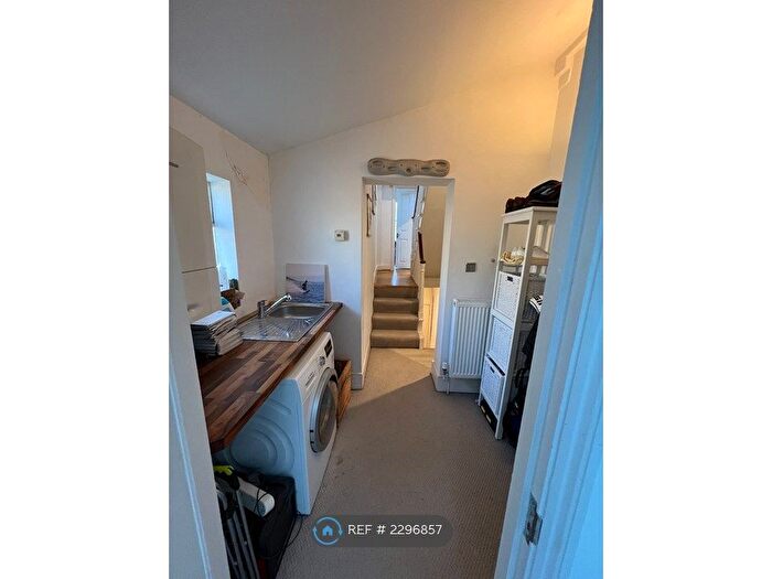 2 Bedroom Flat To Rent In Brixton, London, SW2