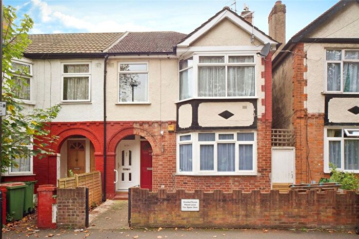 2 Bedroom Maisonette For Sale In Gainsborough Avenue, Manor Park, London, E12