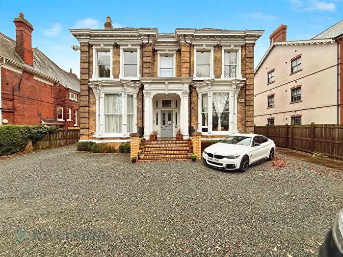 2 Bedroom Flat For Sale In Pearson Park, Hull, HU5