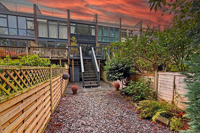 3 Bedroom Terraced House For Sale In Harcourt Drive, Harrogate, HG1