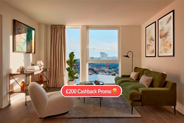 2 Bedroom Flat To Rent In Dumballs Road, Cardiff, CF10