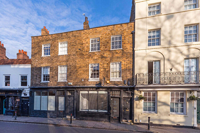 2 Bedroom Apartment For Sale In High Street, Eton, SL4