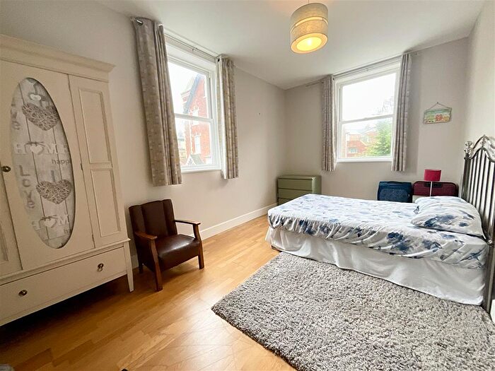 2 Bedroom Flat For Sale In Prince Of Wales Terrace, Scarborough, YO11