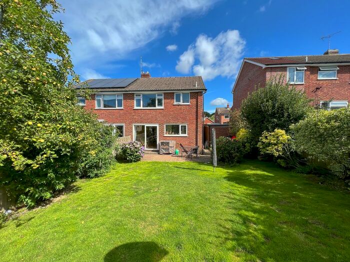 3 Bedroom Semi-Detached House For Sale In Wordsworth Rise, East Grinstead, RH19