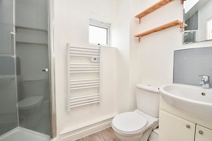 2 Bedroom Flat For Sale In Clay Furlong, Leighton Buzzard, LU7