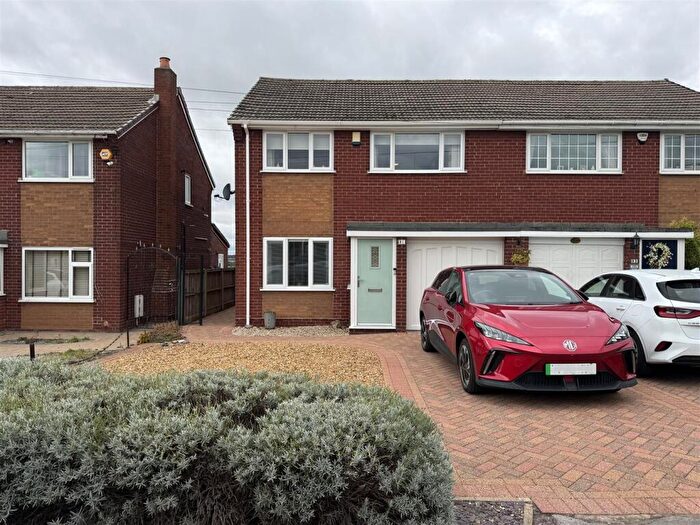 3 Bedroom Semi-Detached House For Sale In Baulk Lane, Harworth, Doncaster, DN11