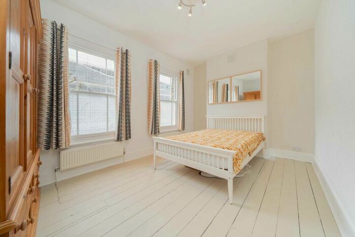 3 Bedroom Property To Rent In Droop Street, London, W10