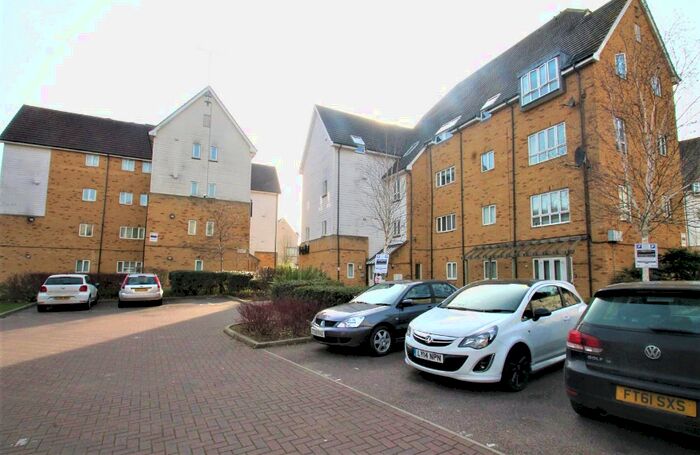 2 Bedroom Apartment To Rent In Compass Court, Water Side, DA11
