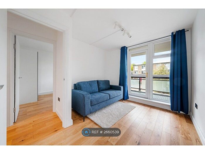 4 Bedroom Maisonette To Rent In Dunsbury Close, Sutton, SM2