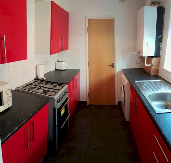 3 Bedroom Flat To Rent In The Beeches, Hull HU5