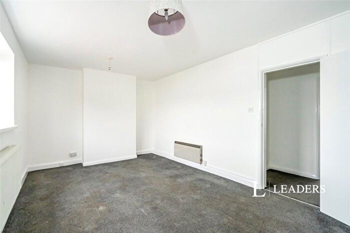 3 Bedroom Flat To Rent In Park Parade, Havant, Hampshire, PO9
