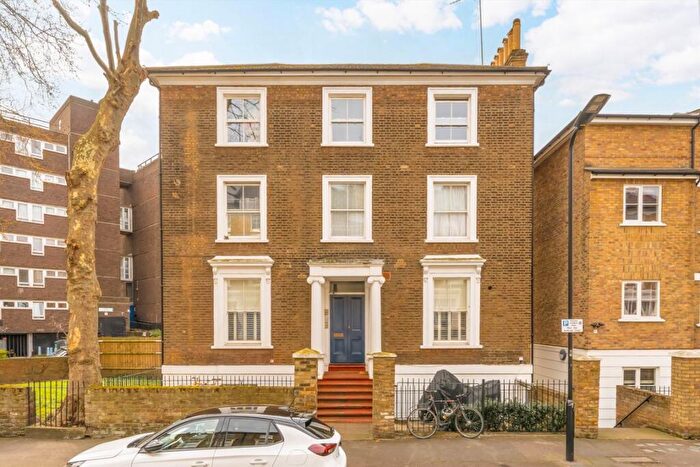 2 Bedroom Flat For Sale In Darnley Road, Hackney, E9