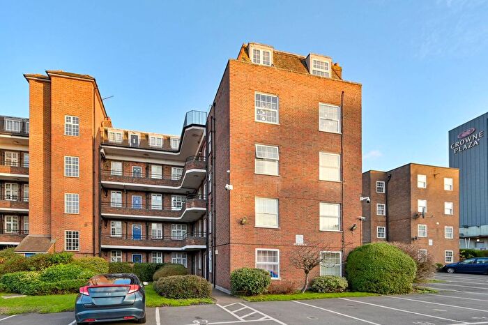 2 Bedroom Flat For Sale In Wellington House, Ealing, London, W5
