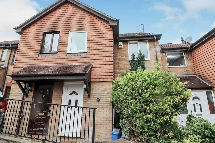 3 Bedroom Detached House To Rent In Pomeroy Grove, Luton, Bedfordshire, LU2