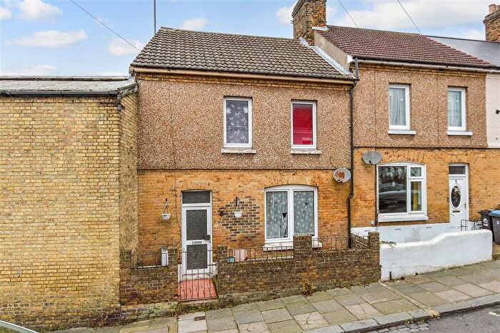 3 Bedroom End Terrace House For Sale In Whitfield Avenue, Dover, Kent, CT16