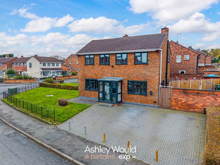 3 Bedroom Semi Detached House For Sale In Falcon Road, Oldbury, B68