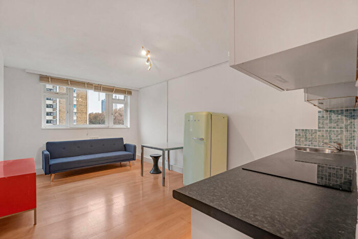 2 Bedroom Apartment For Sale In Pleydell Estate, Lever Street, London, EC1V