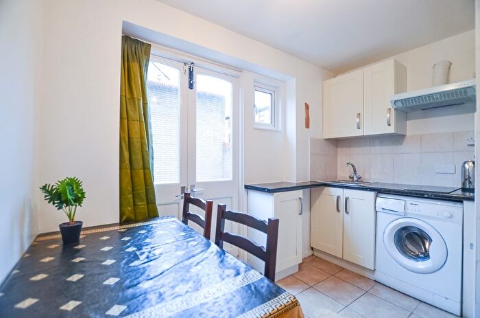 1 Bedroom Flat To Rent In Edmeston Close, London, E9